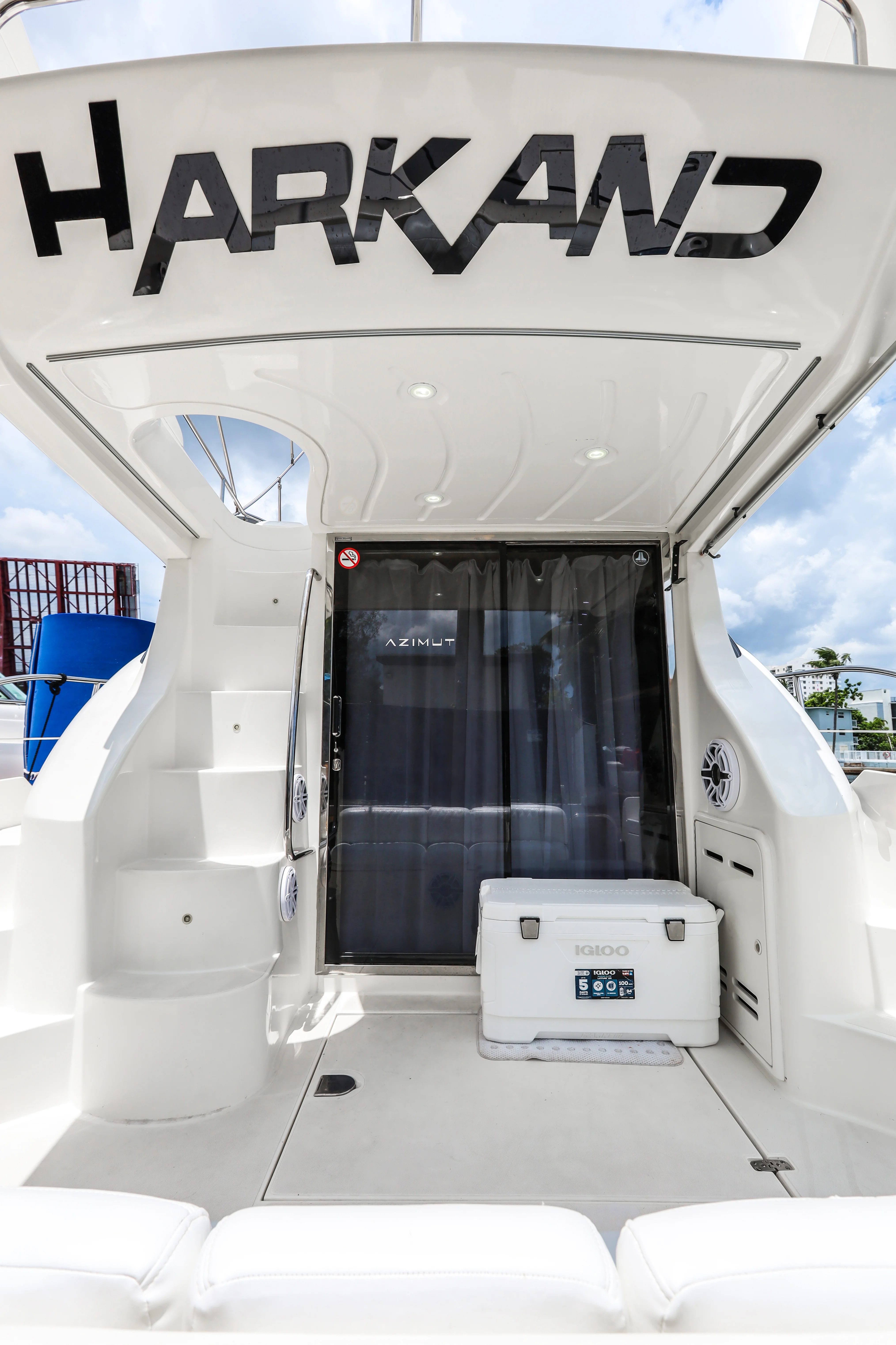 50ft Azimut Flybridge dining area